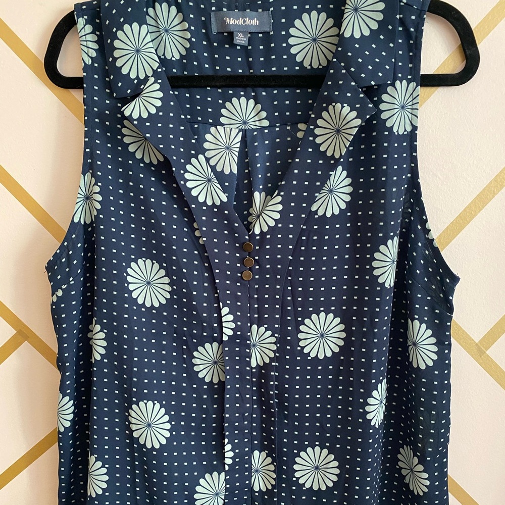 ModCloth ‘70s Style Floral Sleeveless Blouse Tank